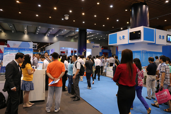 2015第一屆科創(chuàng)會(huì)現(xiàn)場人潮涌動(dòng)