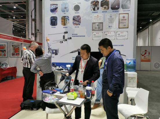 現(xiàn)場(chǎng)客戶絡(luò)繹不絕